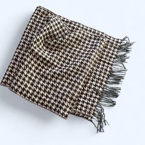 Imparts Brown and Cream Houndstooth Wide Knit Scarf Vintage Winter Accessories